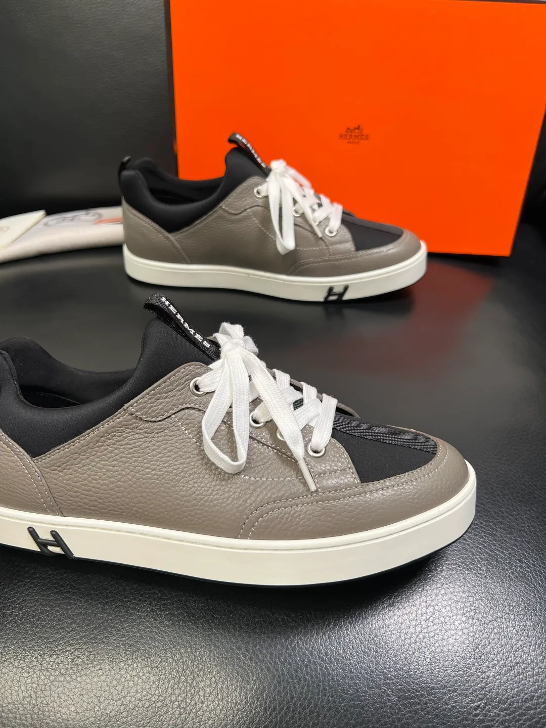 Men's shoes 💰700 Hermes High-quality top crafts Hermes counters are selling simultaneously with original factory configuration, original cowhide fabric imported from Italy, high-quality splicing technology, fully imported water-dyed cowhide lining, soles: original soles specially provided by the original factory are super comfortable, original factory and single goods are welcome to compare, code number 38-44 (customized 45)